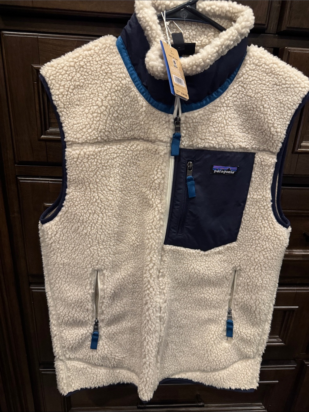 Patagonia Men’s Cream Sherpa Vest with Navy Chest Pocket